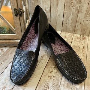 Cole Haan Black Leather Moc Toe Loafers w/ White Stitching- size 8 Narrow